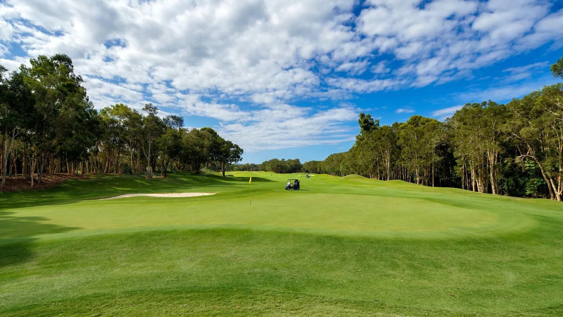 Golf Getaway Close To The Beach In Twin Waters Australia
